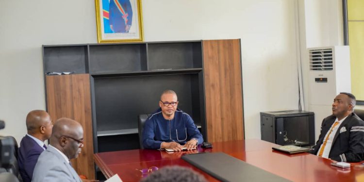 Tensions à l’assemblée provinciale de Kinshasa : Enfin, le ministre de l’intérieur Peter Kazadi a réuni Gentiny Ngobila et Godé Mpoyi autour d’une même table