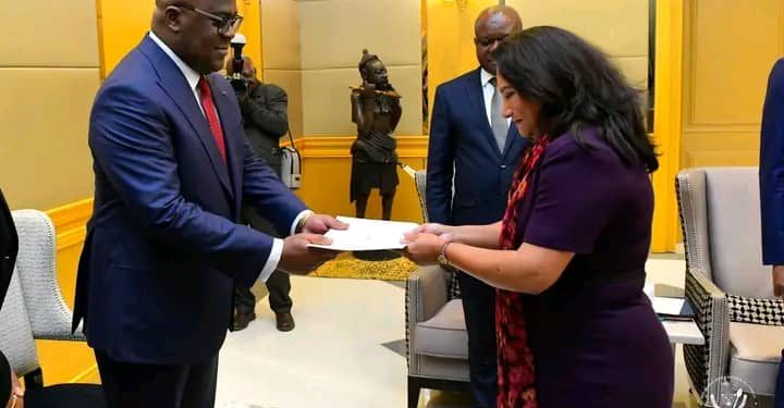 Diplomatie: Six nouveaux ambassadeurs ont présenté leurs lettres de créance au Chef de l’Etat Félix Antoine Tshisekedi