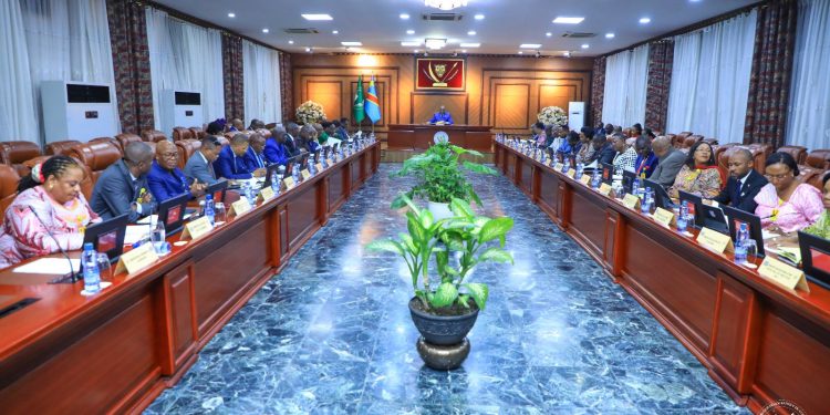 Coopération : Le gouvernement informé de l’organisation de la deuxième édition du Forum économique RDC-Angola à Luanda, du 13 au 14 novembre 2023