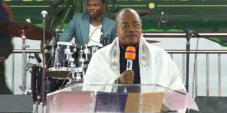 Investiture à la tête de l’ERC : En colère, Albert Kankienza exige de Christophe Mboso des excuses pour avoir arrêté des pasteurs au Palais du Peuple