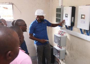Kinshasa : face aux coupures d’électricité, le centre médical des Lignes Maritimes Congolaises doté d’une centrale Solaire Photovoltaïque