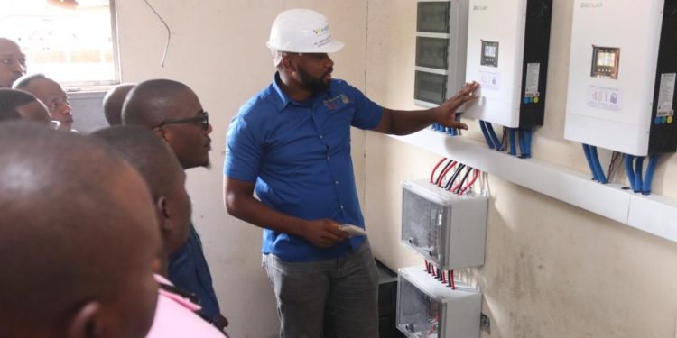 Kinshasa : face aux coupures d’électricité, le centre médical des Lignes Maritimes Congolaises doté d’une centrale Solaire Photovoltaïque