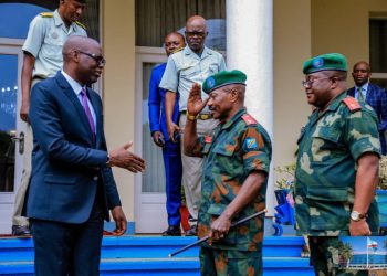Haut-Katanga : Le Commandant de la 22e région militaire Eddy Kapend présenté officiellement au Gouverneur Jacques Kyabula
