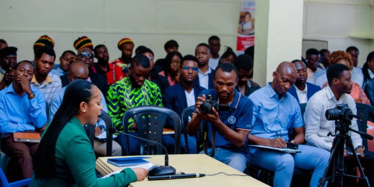 Likasi : la candidate députée provinciale 217 Béatrice Kalombo appelle les jeunes à prendre leurs responsabilités pour changer le Haut-Katanga