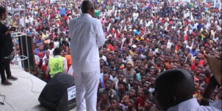 Présidentielle 2023: A Kisangani, Martin Fayulu appelle la population à lui confier la République pour mettre fin à la misère et à l’insécurité