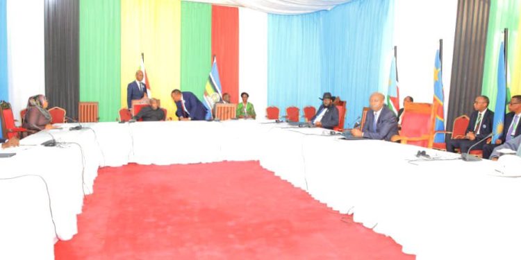 Sommet EAC : Annoncé à Arusha en Tanzanie, Félix Tshisekedi sera finalement représenté par les Ministres Bemba et Mbusa