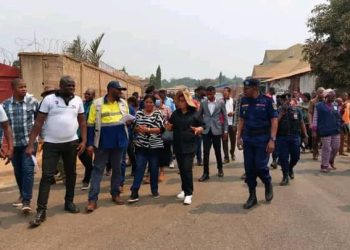 Kasaï-Oriental : Julie Kalenga et les directeurs généraux de Safrimex, OVD et JMC inspectent les travaux de la voirie urbaine en modernisation à Mbuji-Mayi