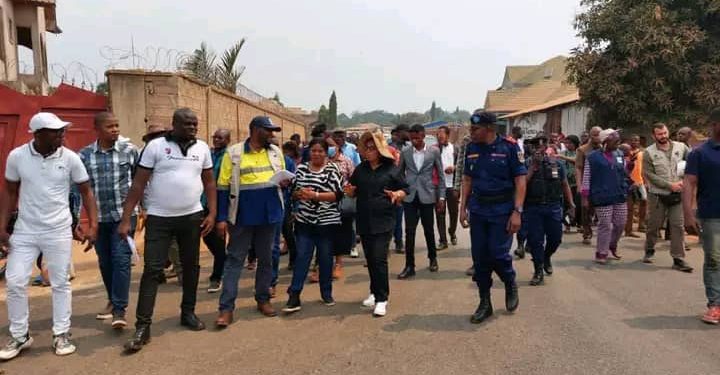 Kasaï-Oriental : Julie Kalenga et les directeurs généraux de Safrimex, OVD et JMC inspectent les travaux de la voirie urbaine en modernisation à Mbuji-Mayi