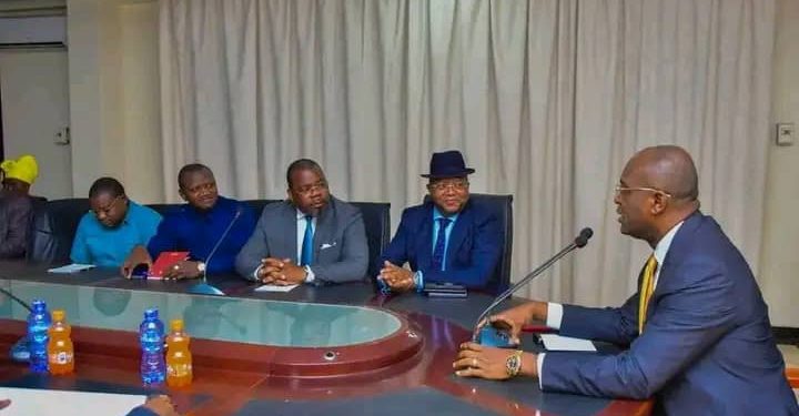 Kinshasa : Le Gouverneur Gentiny Ngobila convainc la famille biologique de Ne Muanda Nsemi à inhumer ce député honoraire dans son village natal