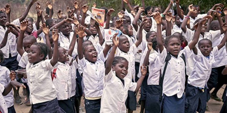 Félix Tshisekedi : « Grâce à la gratuité de l’enseignement, le nombre d’élèves est passé de 16 millions en 2018 à 25 millions en 2023 »