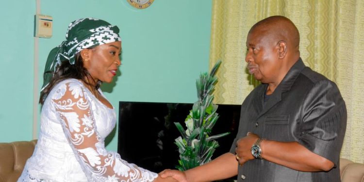 Elections 2023 : reçue à Nkamba, la femme leader Césarine KHONDE salue le soutien de l’Église Kimbanguiste au Candidat Félix Tshisekedi