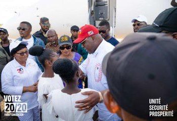 Tshisekedi à Mbuji-Mayi: «Il est temps que la population ouvre les yeux. Notre pays est fortement combattu. Chaque Congolais doit se tenir debout pour défendre la patrie»
