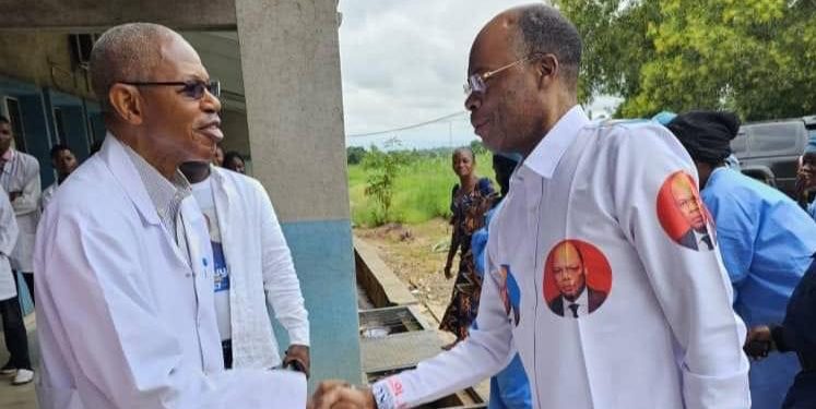 Mbujimayi : En visite aux cliniques universitaires, Maurice Tshikuya commande un groupe électrogène de 13 KVA et paie les frais des soins des malades