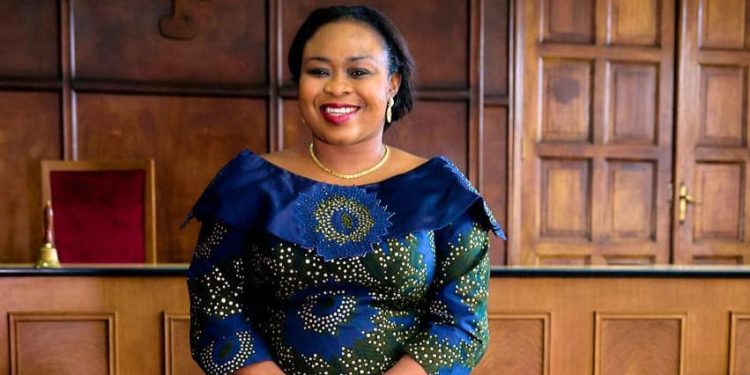 Lubumbashi : une forte équipe de la candidate députée Gisèle Ngungua communie avec sa base du quartier Bel-Air