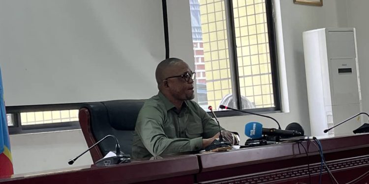 Election 2023 : le Ministre de l’intérieur Peter Kazadi annonce l’arrestation de 5 sujets étrangers munis des machines sophistiquées dans le but de perturber le vote