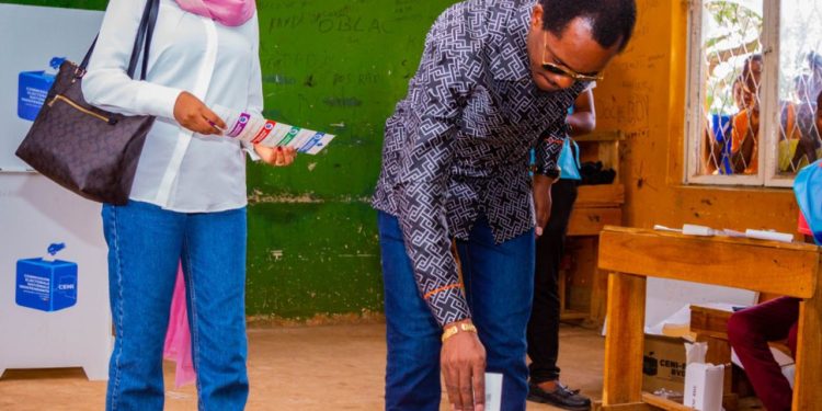 Miguel Kashal après son vote : «  Nous sommes venus voter Félix Antoine Tshisekedi pour lui donner son deuxième mandat afin de pouvoir conserver les acquis et continuer les réformes entamées »