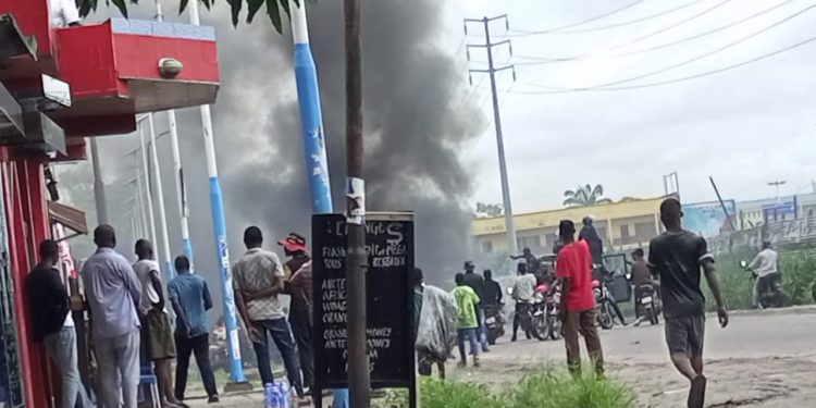 Annulation des élections en RDC : La police disperse la marche de l’opposition à Kinshasa