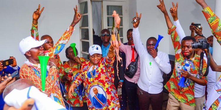Présidentielle 2023: La Gouverneure ai du Kasaï-Oriental célèbre la victoire écrasante de Félix Tshisekedi