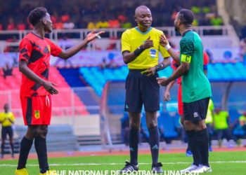 LINAFOOT : 3 arbitres suspendus pour violation du règlement en vigueur (Communiqué)