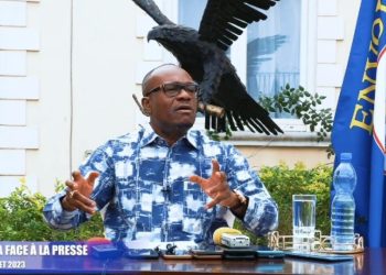 Sessanga à Tshisekedi : «Nous le laissons faire son meeting où il raconte des histoires. Qu’il ne vienne pas ici diviser les kasaïens »