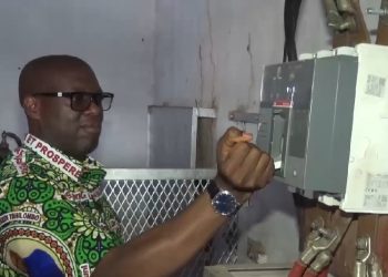 Lubumbashi: Le quartier Hewa Bora situé dans la commune de la Ruashi, de nouveau éclairé grâce à l’implication du Gouverneur Jacques Kyabula