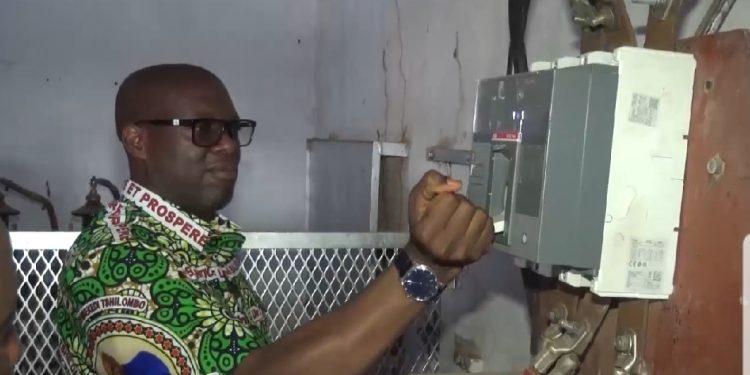 Lubumbashi: Le quartier Hewa Bora situé dans la commune de la Ruashi, de nouveau éclairé grâce à l’implication du Gouverneur Jacques Kyabula