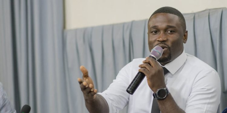 Seth Kikuni : « Jean-Pierre Bemba a été grondé comme un enfant par Augustin Kabuya après le succès de Moïse Katumbi dans l’espace Grand Équateur »