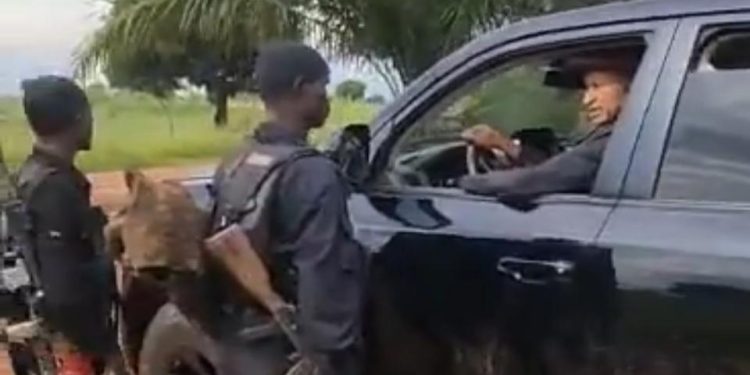 Haut-Katanga : « La barrière posée par les policiers devant la résidence de Moise Katumbi à Kashobwe est un faux pas de la police » regrette Jacques Kyabula