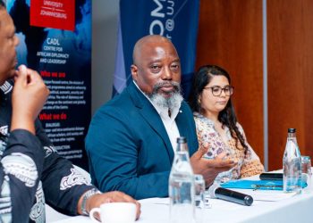 Université de Johannesburg : Joseph Kabila interrogé par deux professeurs visiteurs sur son sujet de thèse .