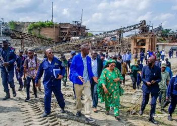 Kasaï-Oriental : La Gouverneure ai Julie Kalenga condamne le braquage de près de 3500 carats de diamants à SACIM