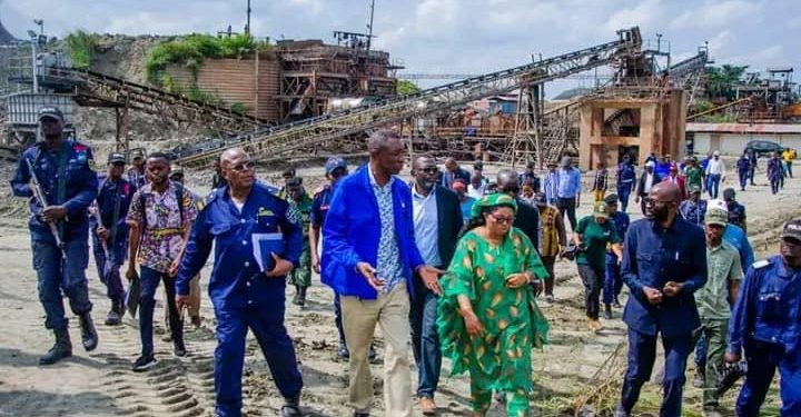 Kasaï-Oriental : La Gouverneure ai Julie Kalenga condamne le braquage de près de 3500 carats de diamants à SACIM