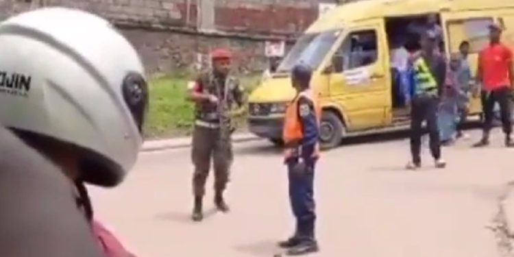 Kinshasa: Le militaire des FARDC auteur d’un tir à bout pourtant sur un PCR sur l’avenue Nguma activement recherché par les services de sécurité
