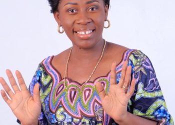 Maniema : Ursula OMAMBO FERUZI une femme dynamique aux actions concrètes au service de la population du territoire de Pangi