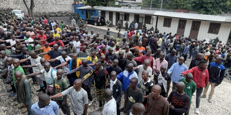 Guerre à l’Est : 786 jeunes volontaires originaires de Rutshuru et Masisi enrôlés dans les FARDC