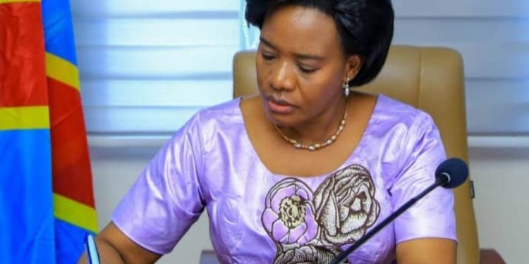 RDC : La ministre du Travail Claudine Ndusi quitte le Gouvernement pour l’assemblée nationale