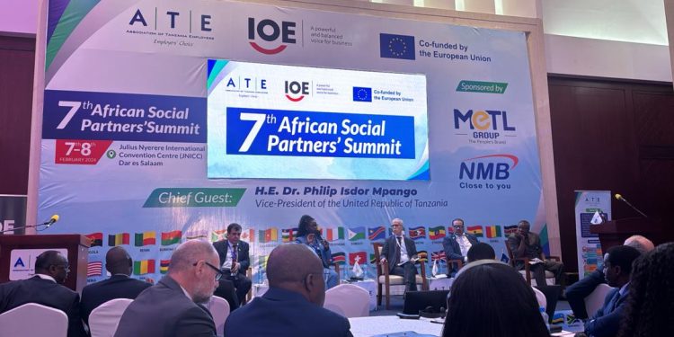Tanzanie : le Directeur Général de l’ONEM Me Fanon Beya participe au 7e Sommet des partenaires sociaux africains à Dar-es-Salaam