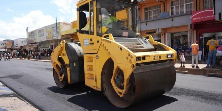 Lubumbashi : le gouvernement Jacques Kyabula asphalte l’avenue Moero et fluidifie la circulation