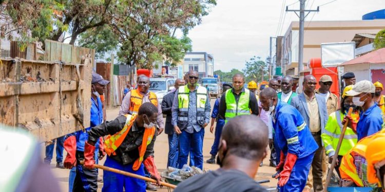 Lubumbashi: le gouverneur Jacques Kyabula a consacré son dimanche à l’inspection des routes en pleine réhabilitation au Centre-ville