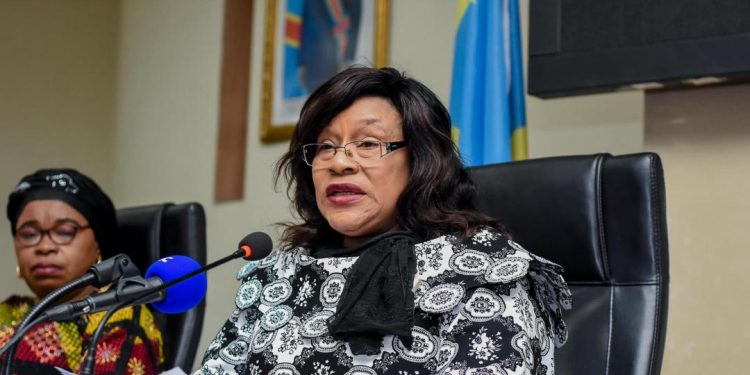 8 mars : La Ministre du Genre n’a pas interdit le port de pagne, mais elle a recommandé les pagnes de couleur noire (Mise au point)