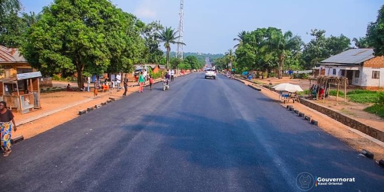 Mbuji-Mayi : l’avenue Kanshi ouverte au trafic après son asphaltage