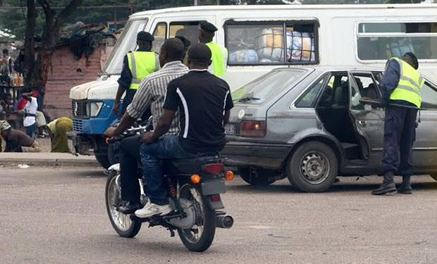 Kinshasa : les motocyclistes interdits de dépasser l’avenue Mont des Arts sur l’avenue du 24 Novembre (Police)