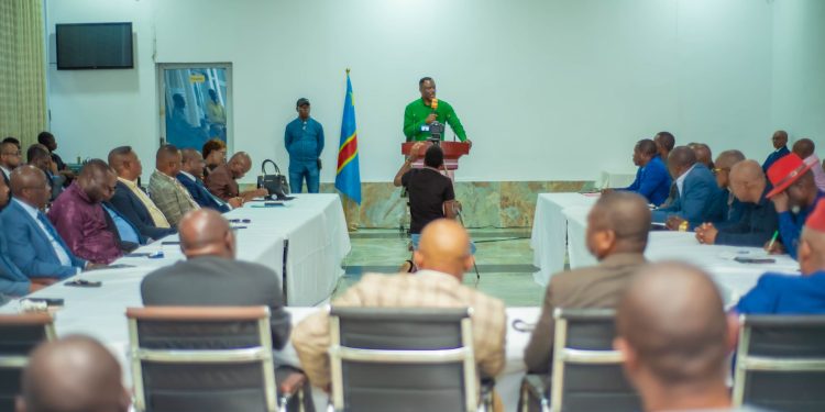 Enseignement: Les allocations budgétaires examinées à la commission paritaire gouvernement-banc syndical