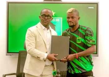 Héritier Luvumbu après la signature de son contrat : « J’ai été accueilli avec succès dans mon pays, surtout par la grande famille V.Club, parce que je suis le fils de la maison »