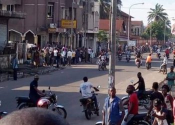 Traque des motos à Kinshasa : un motard décède après une altercation brutale avec les policiers sur le boulevard du 30 juin (témoins)