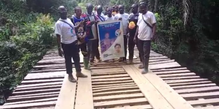 Maniema : Deux ponts importants   reliant les groupements Zili et Keigo dans le territoire de Pangi construits sur initiative privée de la fondation Omambo FERUZI Ursula