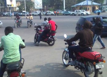Kinshasa : Malgré les mesures prises par les autorités, les motocyclistes opèrent sans inquiétude à Gombe ce mardi