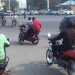Kinshasa : Malgré les mesures prises par les autorités, les motocyclistes opèrent sans inquiétude à Gombe ce mardi