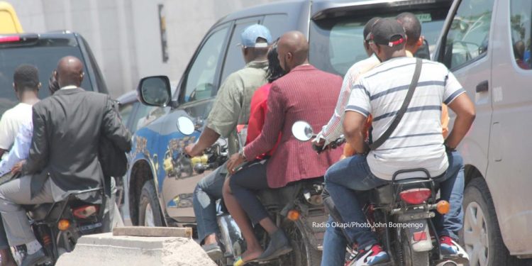 Kinshasa : 30 conducteurs de taxis-motos tués par les accidents en 72 heures, alerte le président de la corporation des motocyclistes