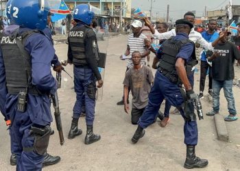Kinshasa : Après les motocyclistes, la police se lance dans la traque des enfants de la rue dans la commune de la Gombe