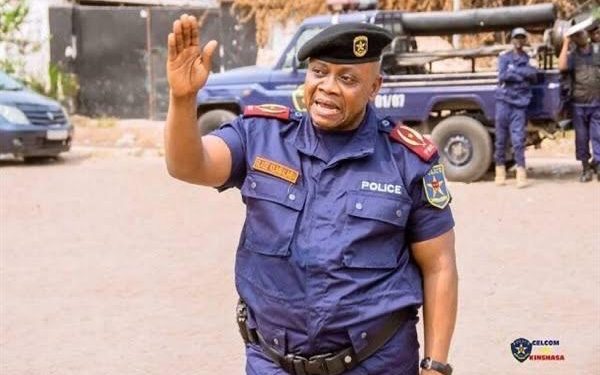 Embouteillages à Kinshasa : La Police Nationale promet des sanctions sévères contre les conducteurs qui roulent à contresens